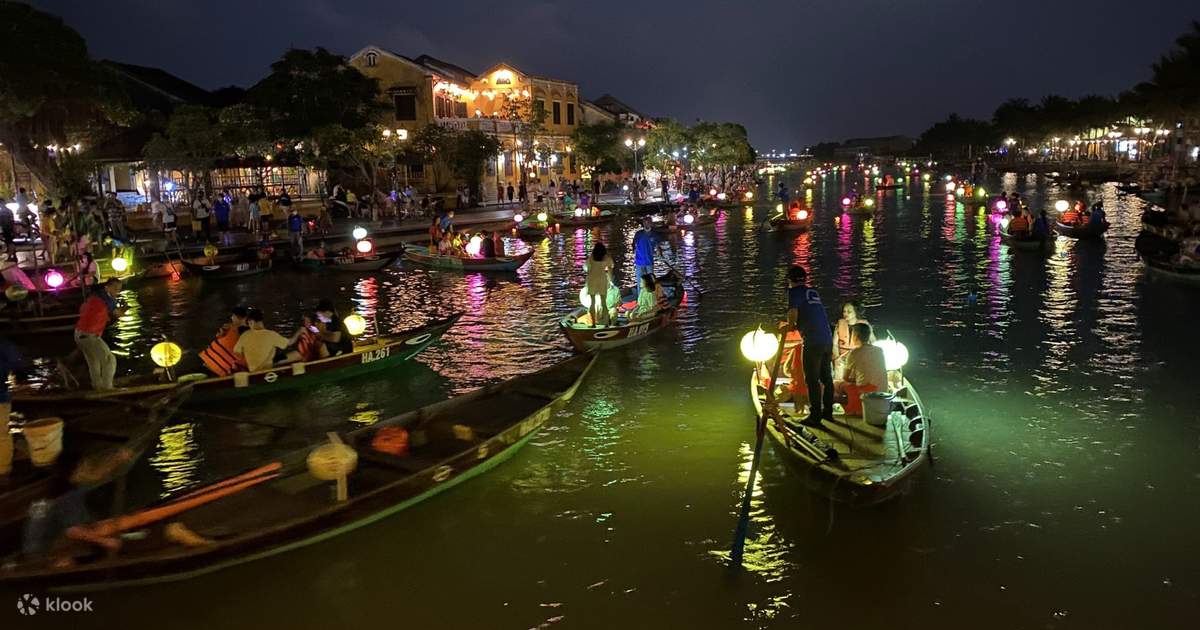 Row through the dreamy Hoi An Old Quarter 