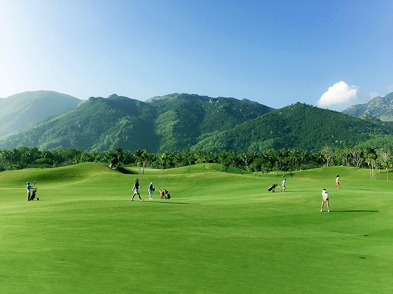Diamond Bay golf villas