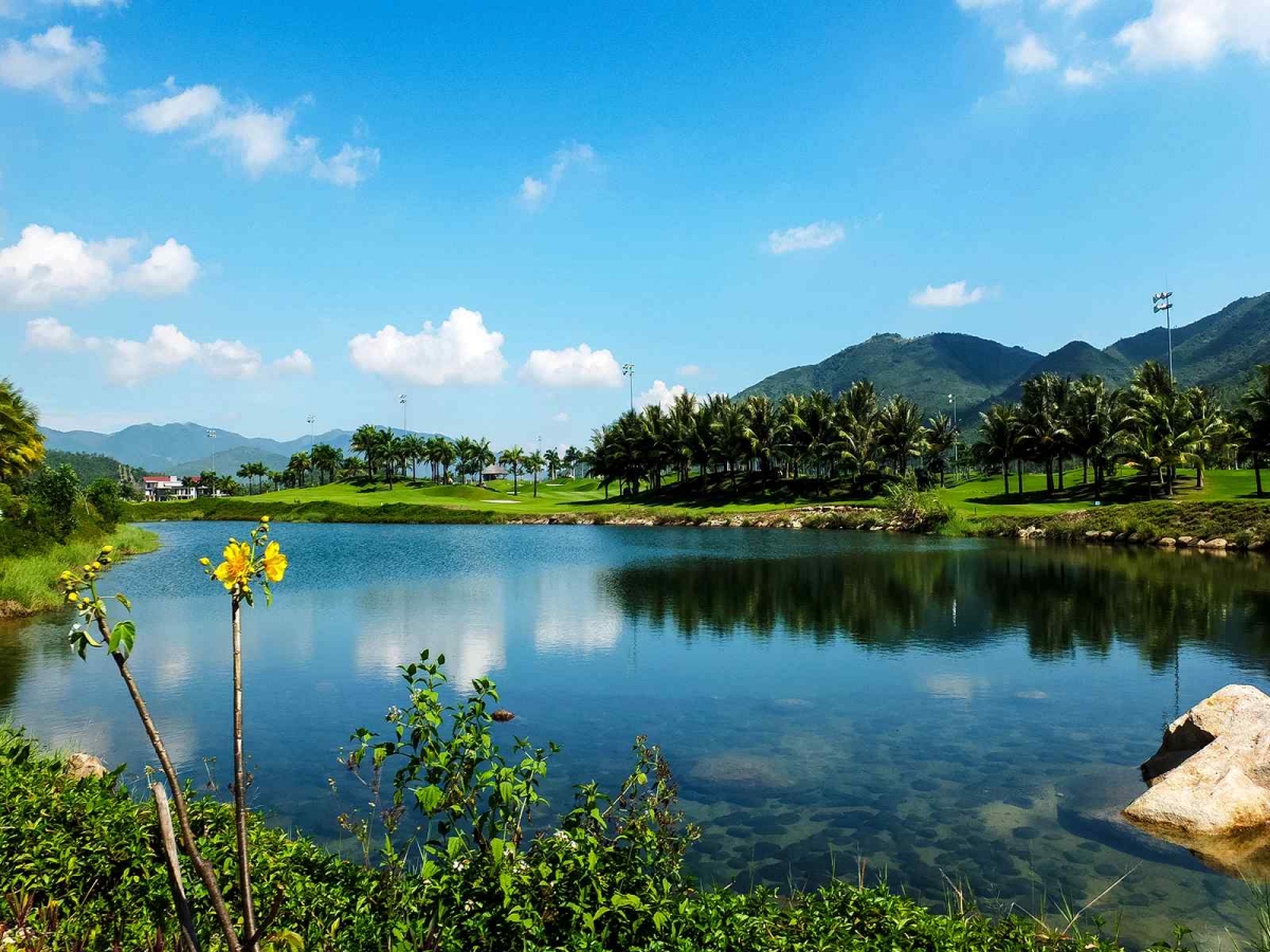 Diamond Bay golf villas