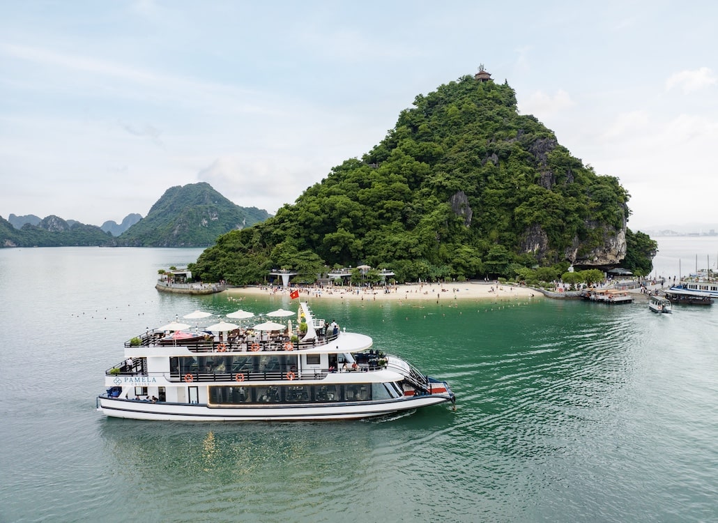 Halong Bay day cruise