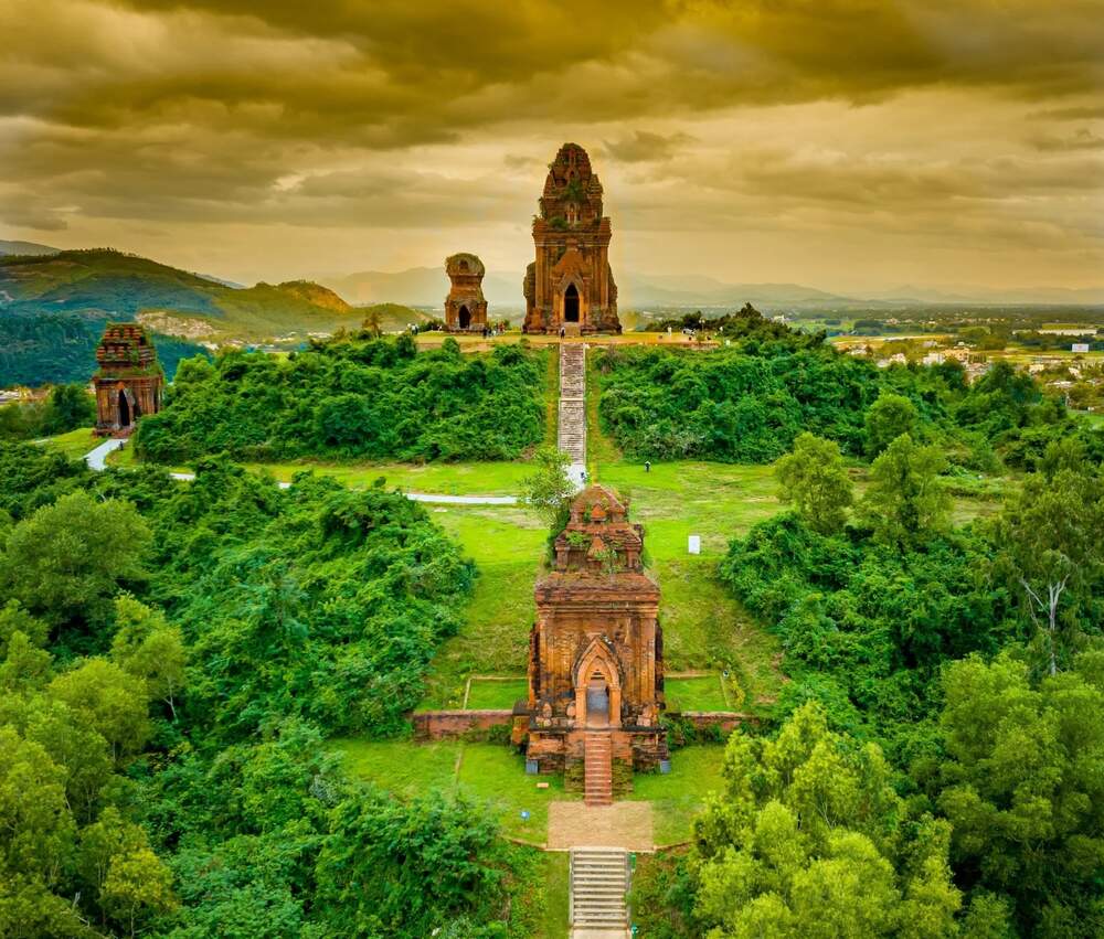 Banh It Tower