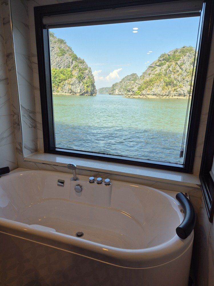Halong Luxury Cruise 